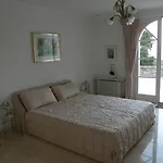 Chambre Luxueuse Avec Immense Piscine Vue Sur La Baie De Cannes Et L Esterel Avec Possibilite De Cabine 3 Personnes